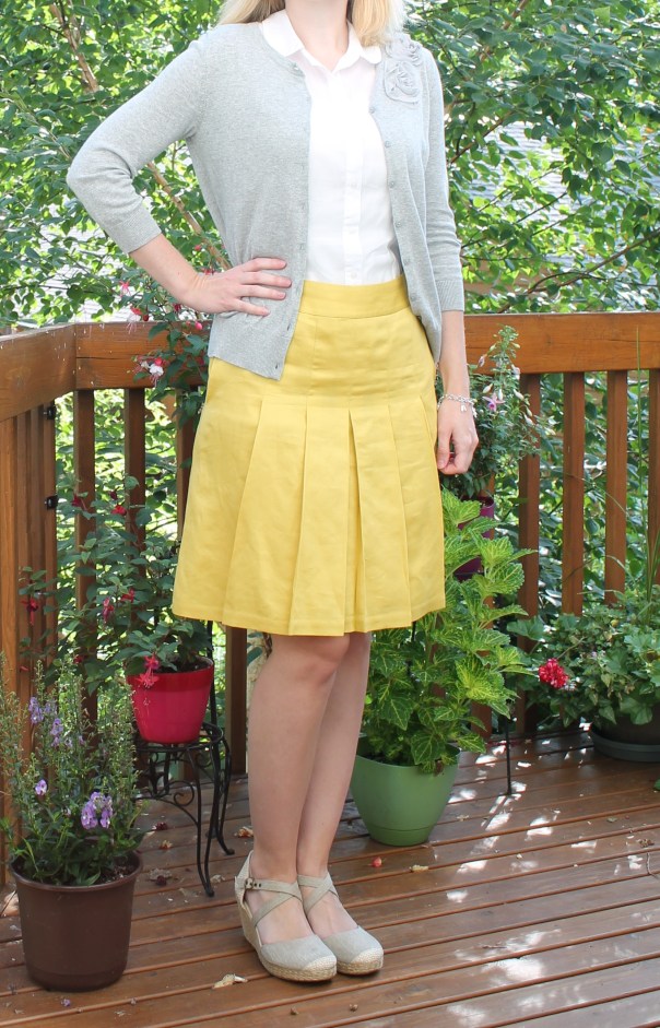 yellow skirt outfit